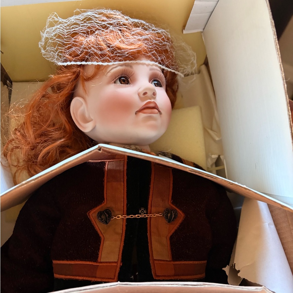 Collectible Autum by Kelly Rubert Elite porcelain doll #49 of 900 - Picture 6 of 8